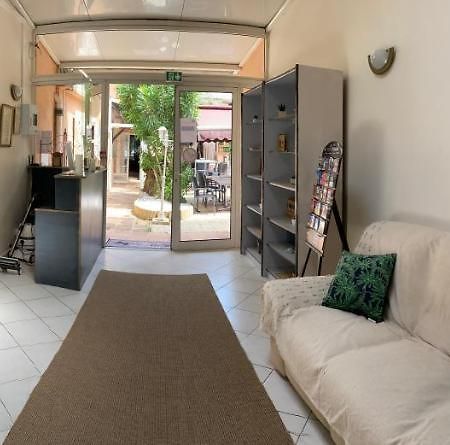 Hôtel Le Derby Cagnes-sur-Mer Exterior foto