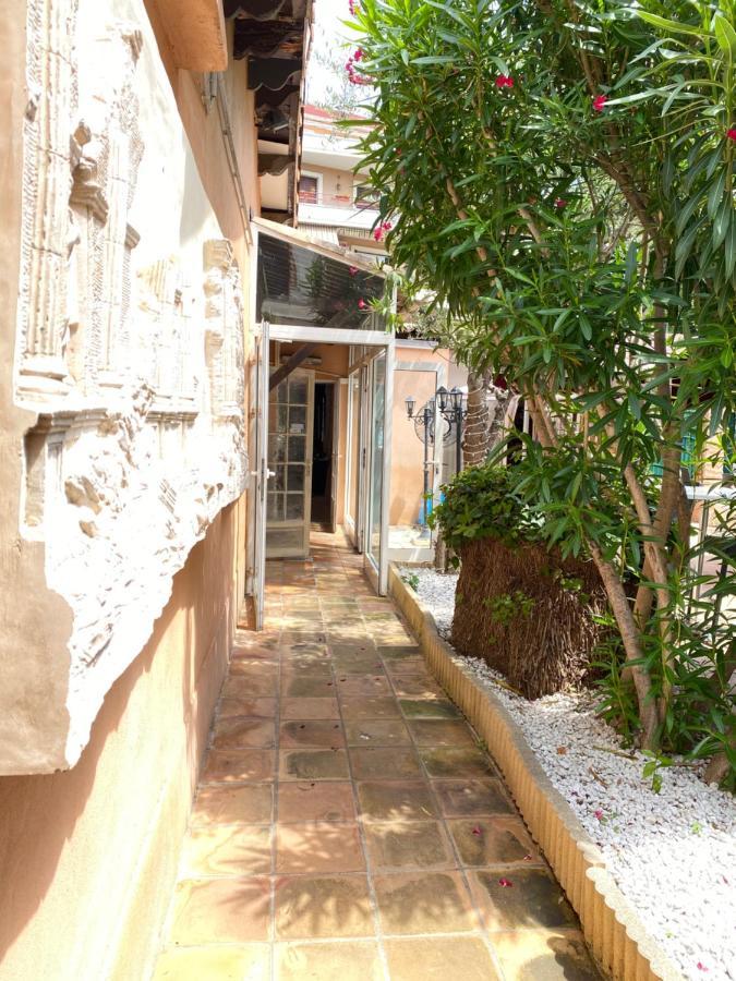 Hôtel Le Derby Cagnes-sur-Mer Exterior foto