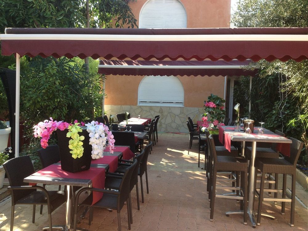 Hôtel Le Derby Cagnes-sur-Mer Exterior foto